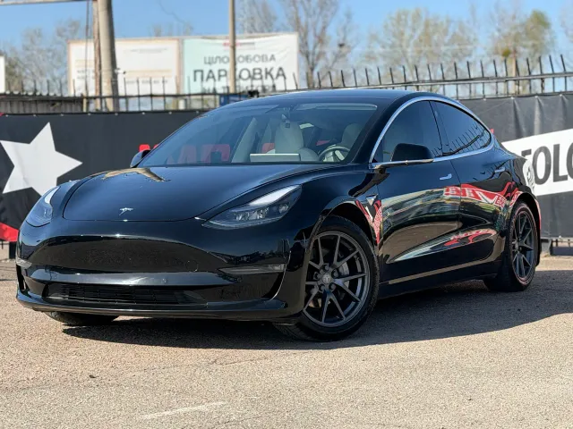 Tesla Model 3 - фото 1