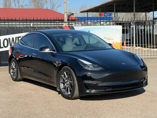 Tesla Model 3 - фото 3