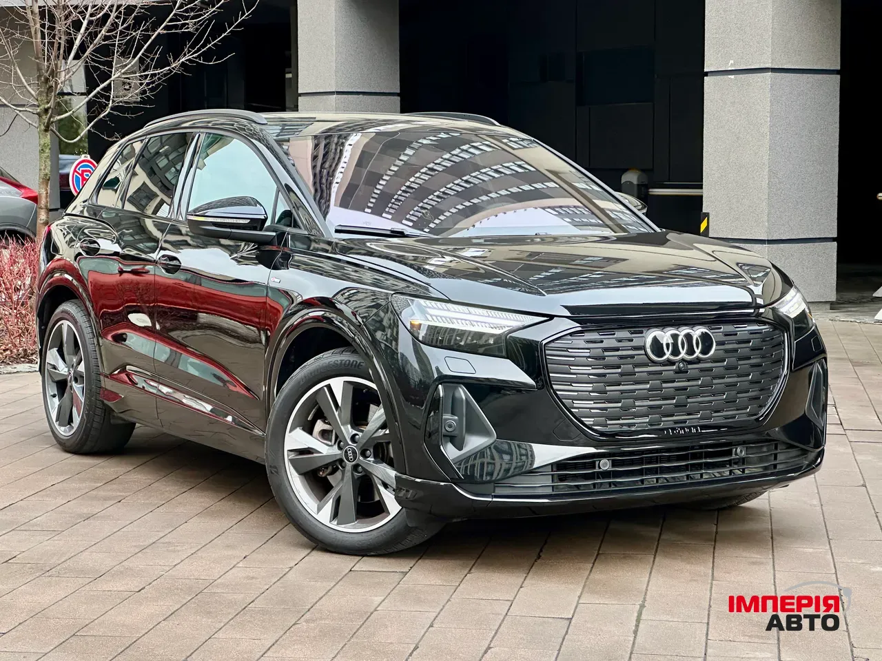 Audi Q4 e-tron - фото 1