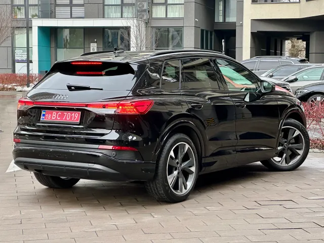 Audi Q4 e-tron - фото 4
