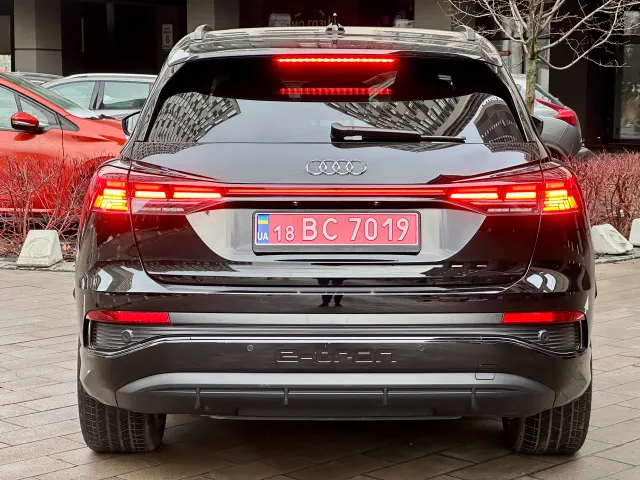 Audi Q4 e-tron - фото 5