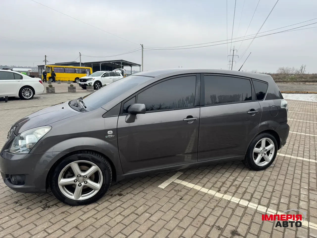 Toyota Corolla Verso - фото 3