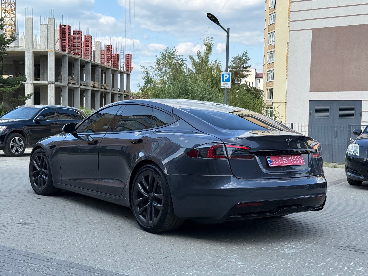 Tesla Model S - фото 11