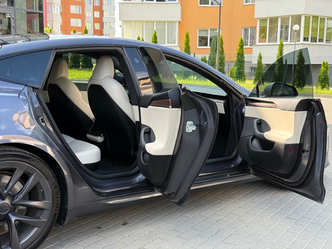 Tesla Model S - фото 15