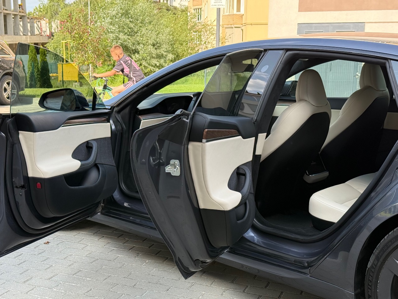 Tesla Model S - фото 10