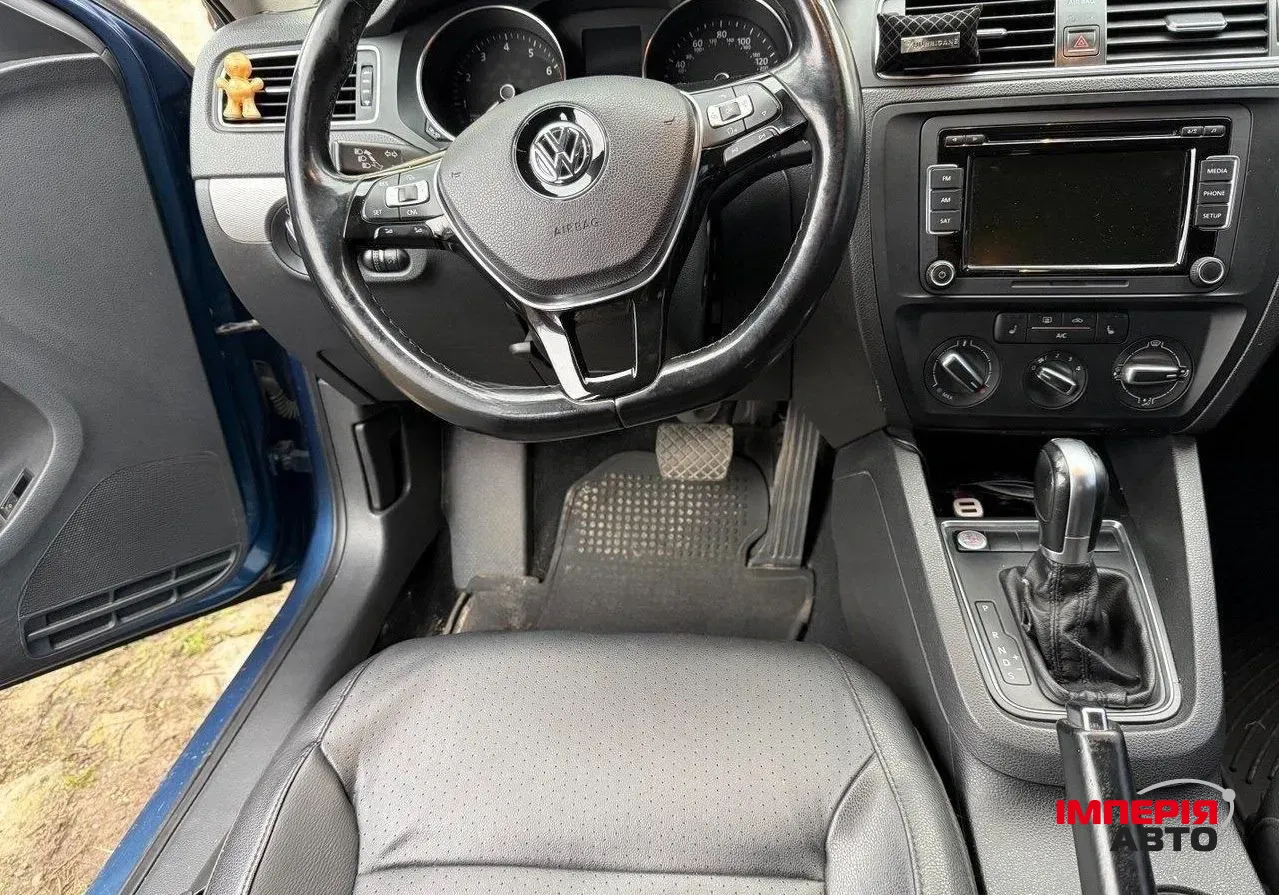 Volkswagen Jetta - фото 11