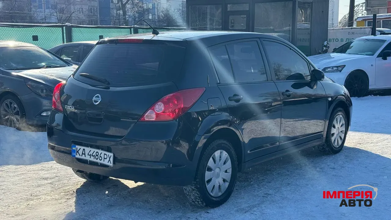 Nissan Tiida - фото 2