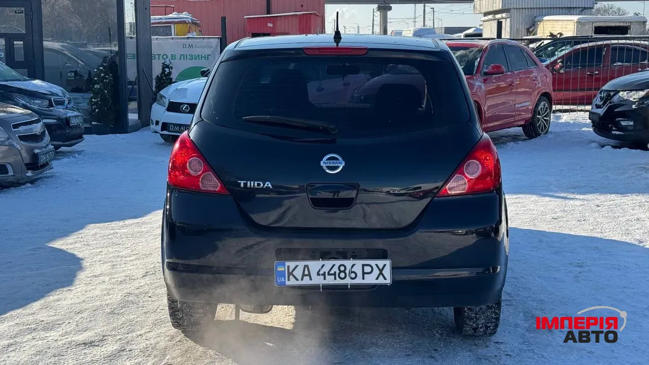 Nissan Tiida - фото 4