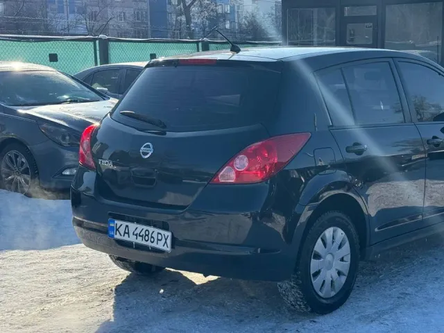 Nissan Tiida - фото 2