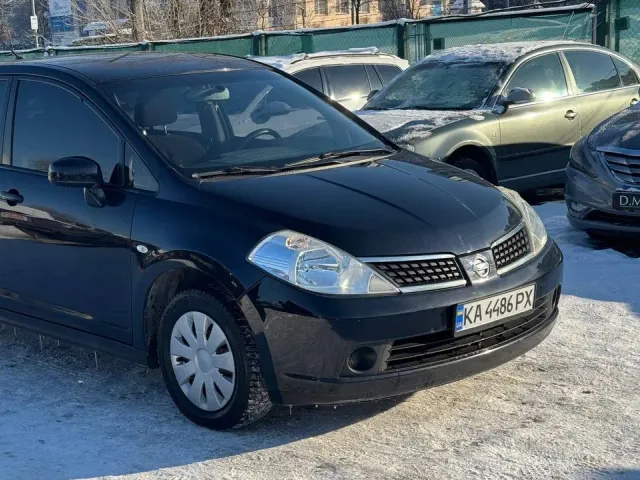 Nissan Tiida - фото 1