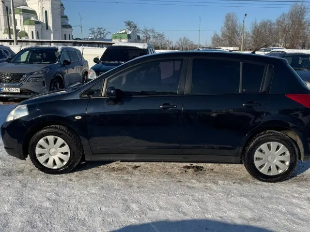 Nissan Tiida - фото 5