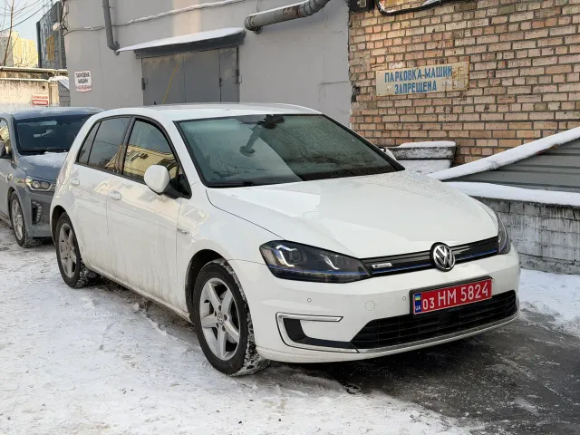 Volkswagen Golf - фото 1