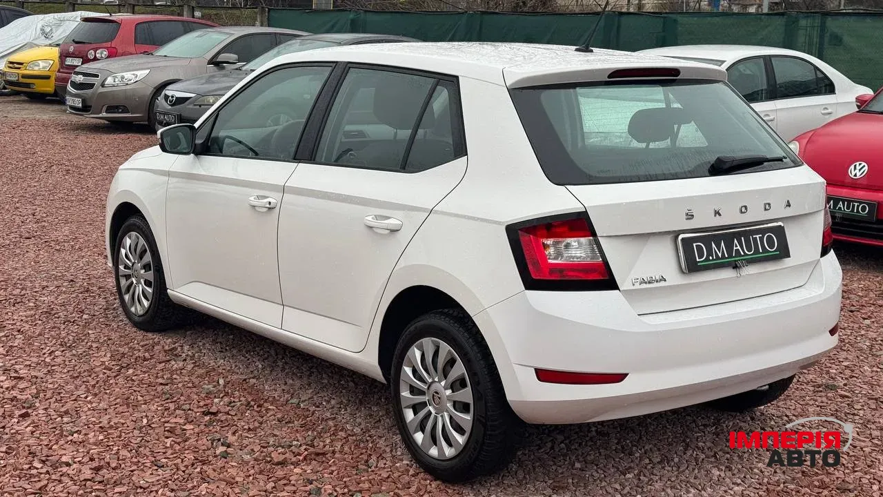 Skoda Fabia - фото 8