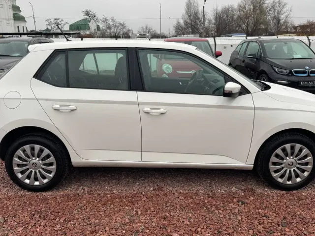 Skoda Fabia - фото 5