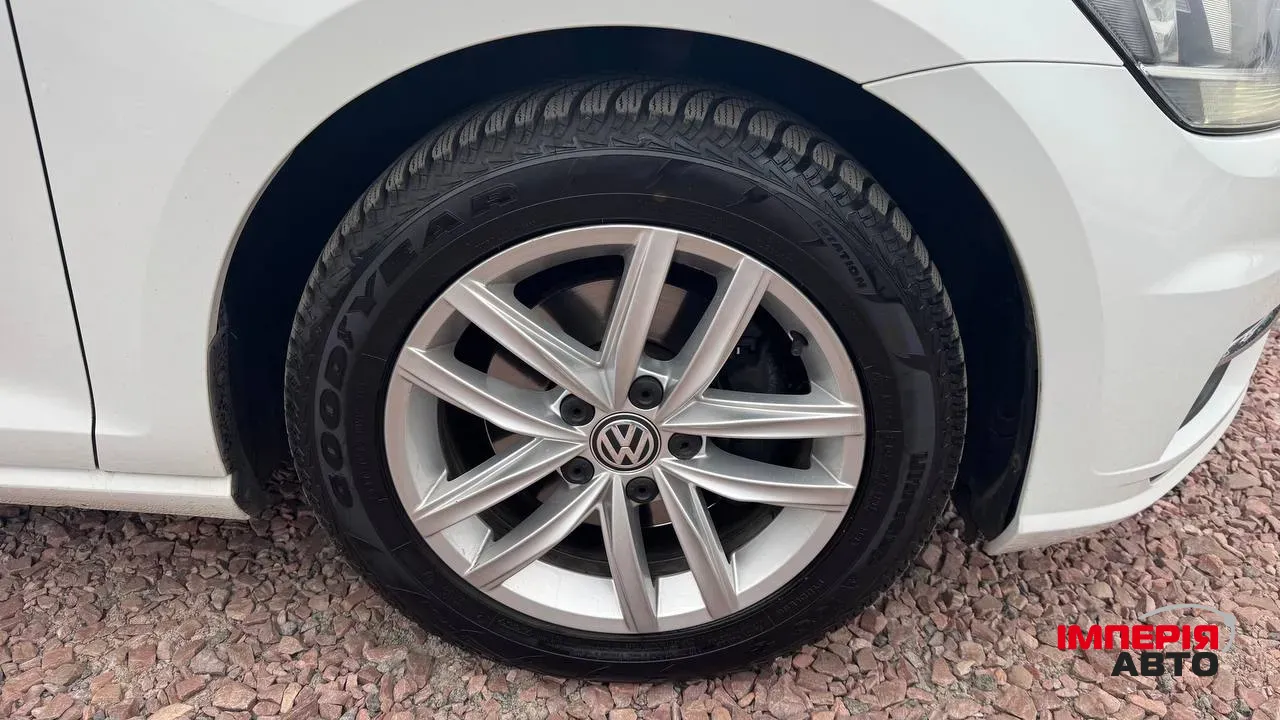 Volkswagen Golf - фото 12