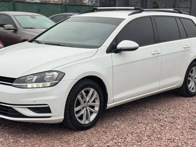 Volkswagen Golf - фото 1