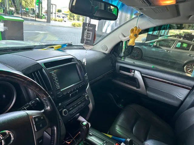 Toyota Land Cruiser - фото 2