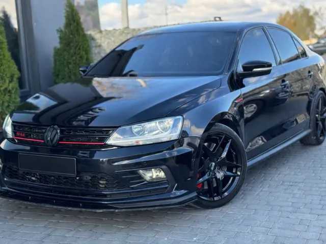 Volkswagen Jetta - фото 1