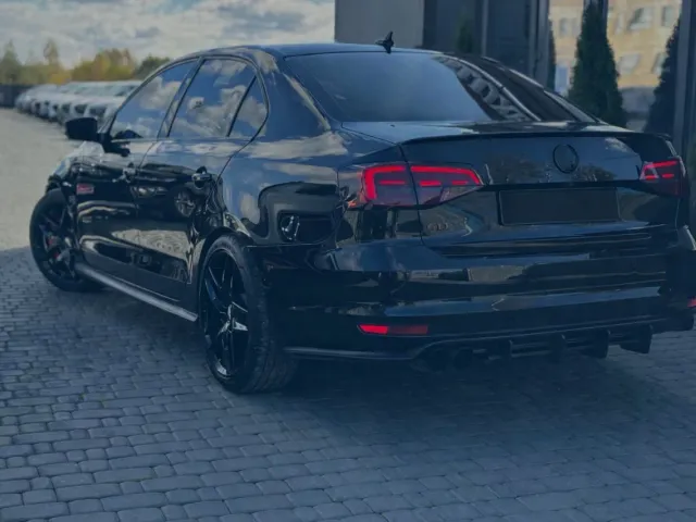 Volkswagen Jetta - фото 3