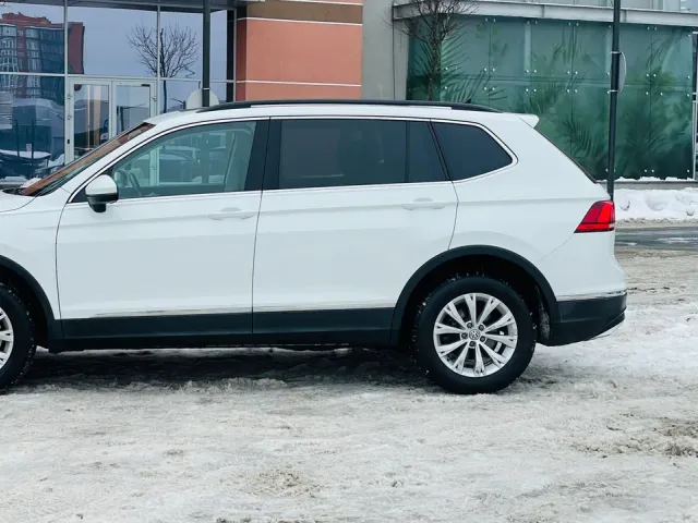 Volkswagen Tiguan - фото 5