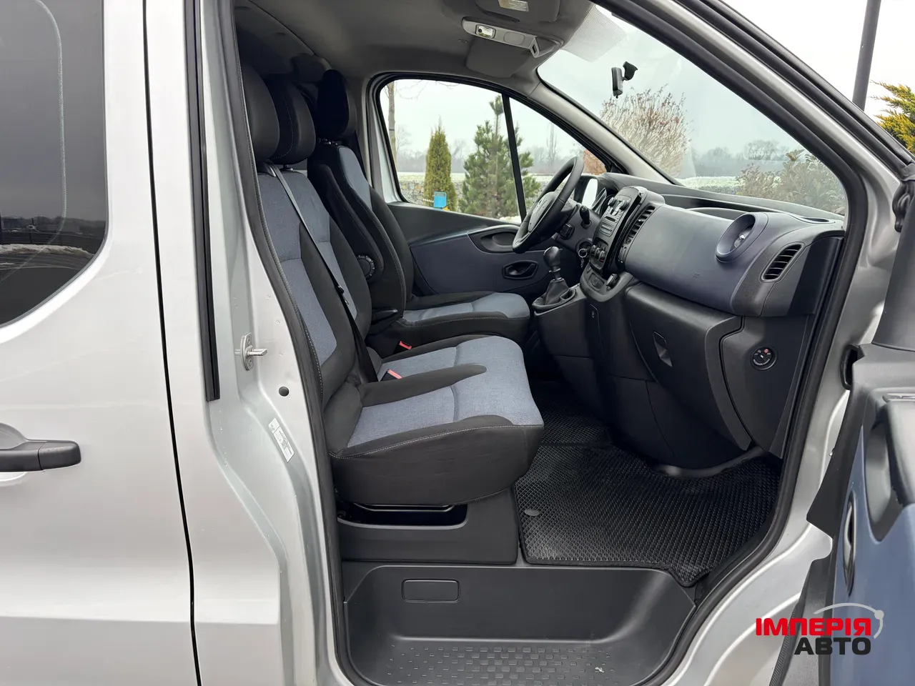 Opel Vivaro - фото 25