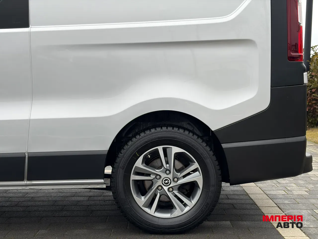 Opel Vivaro - фото 11