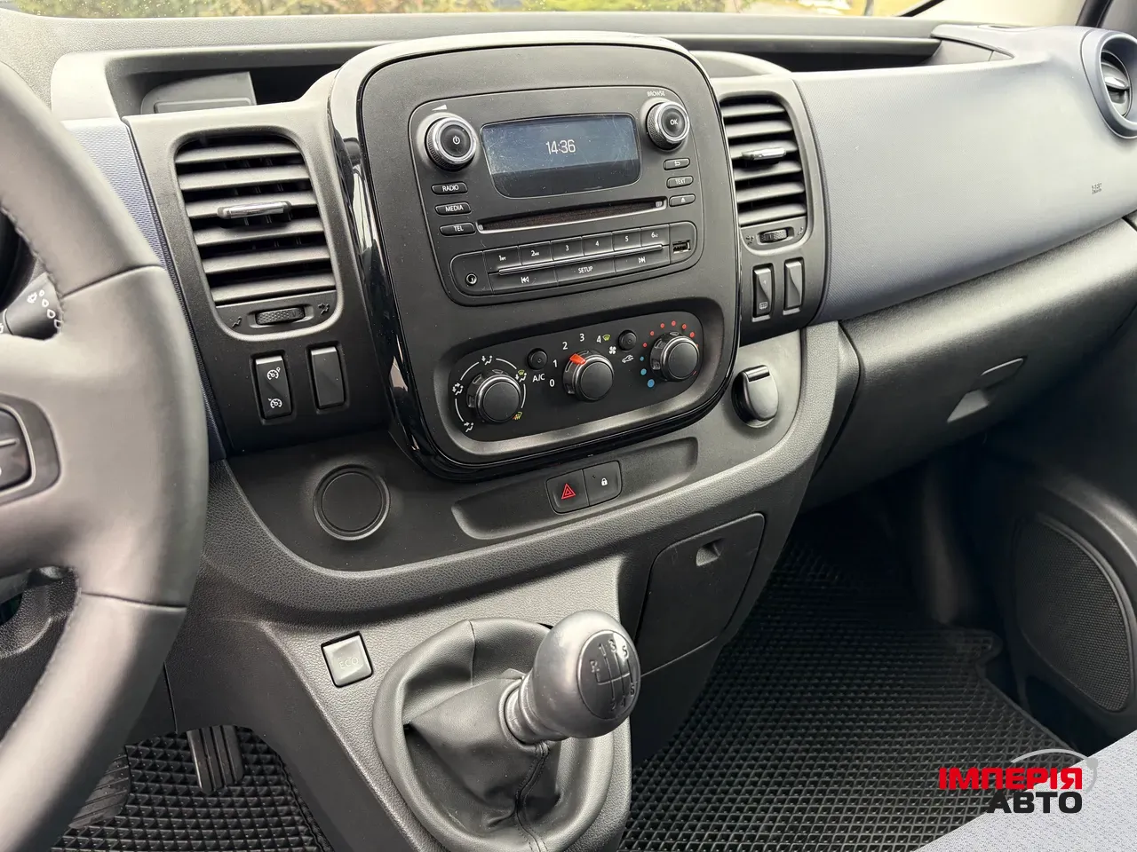 Opel Vivaro - фото 26