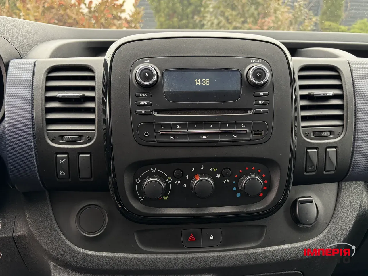 Opel Vivaro - фото 31