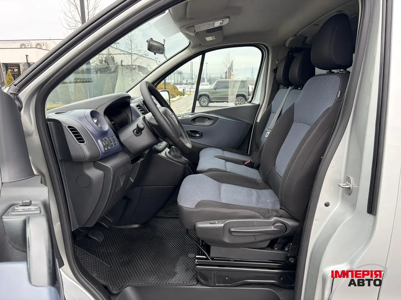 Opel Vivaro - фото 20