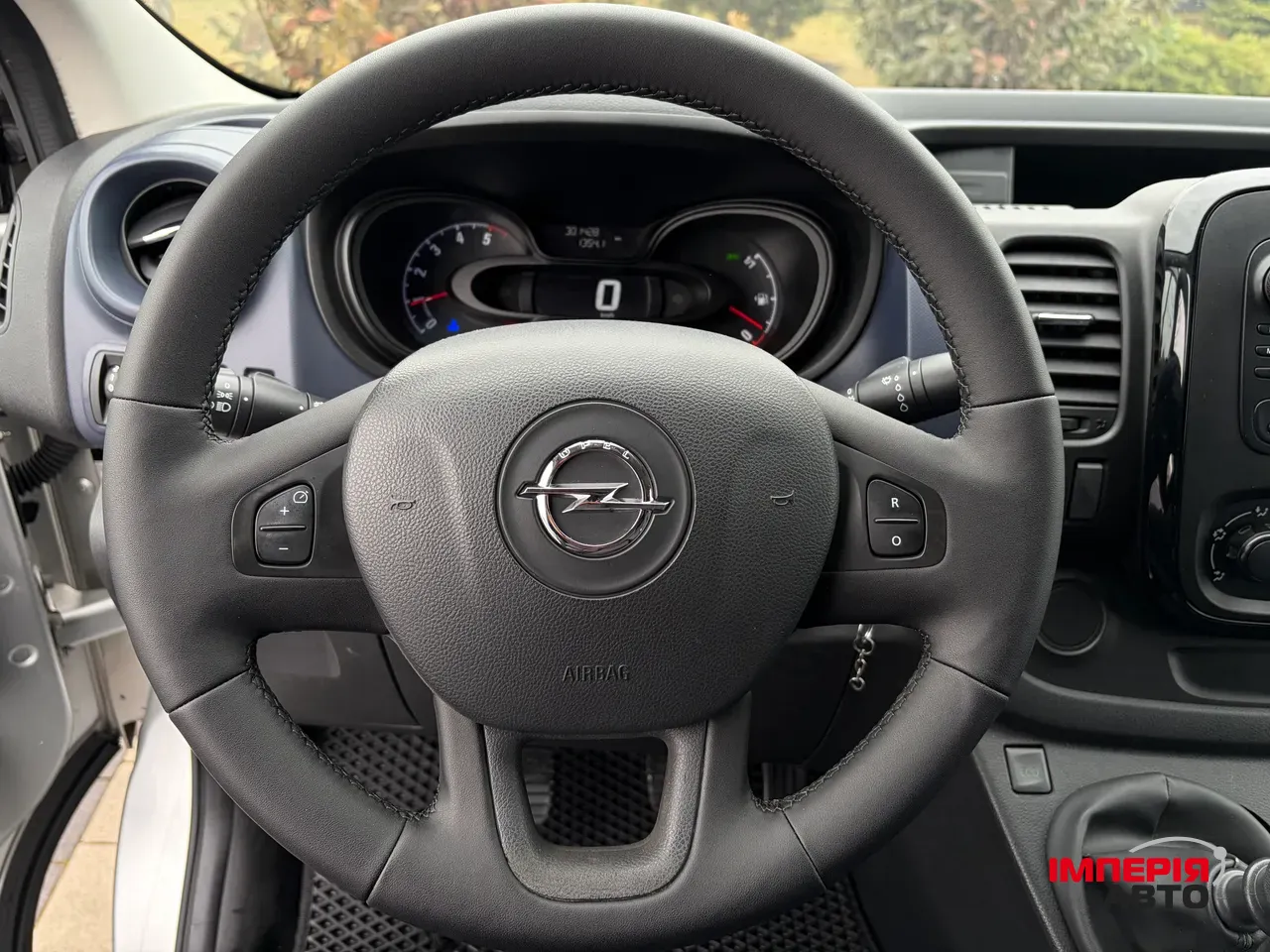 Opel Vivaro - фото 27