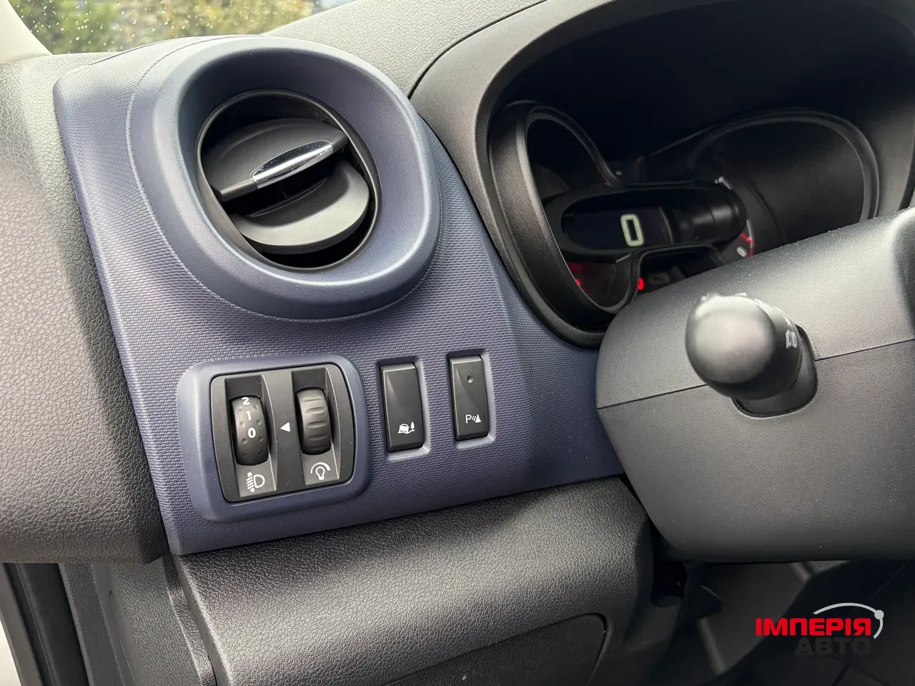 Opel Vivaro - фото 33