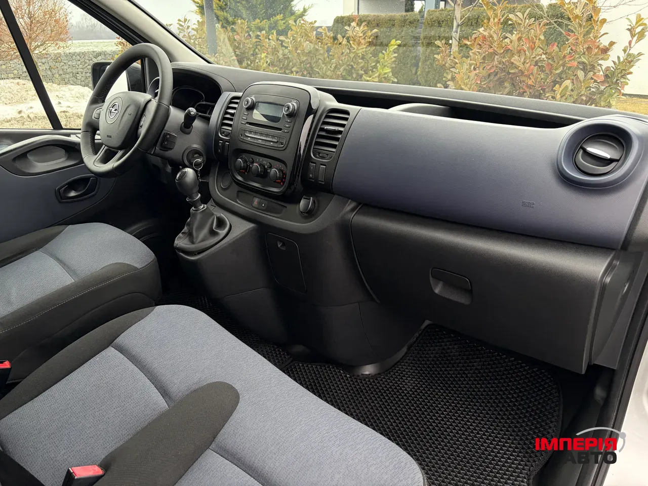 Opel Vivaro - фото 24