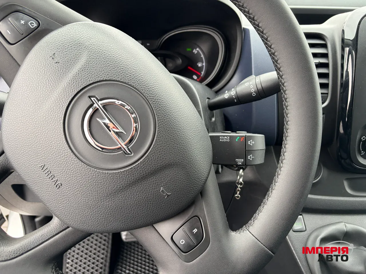 Opel Vivaro - фото 29