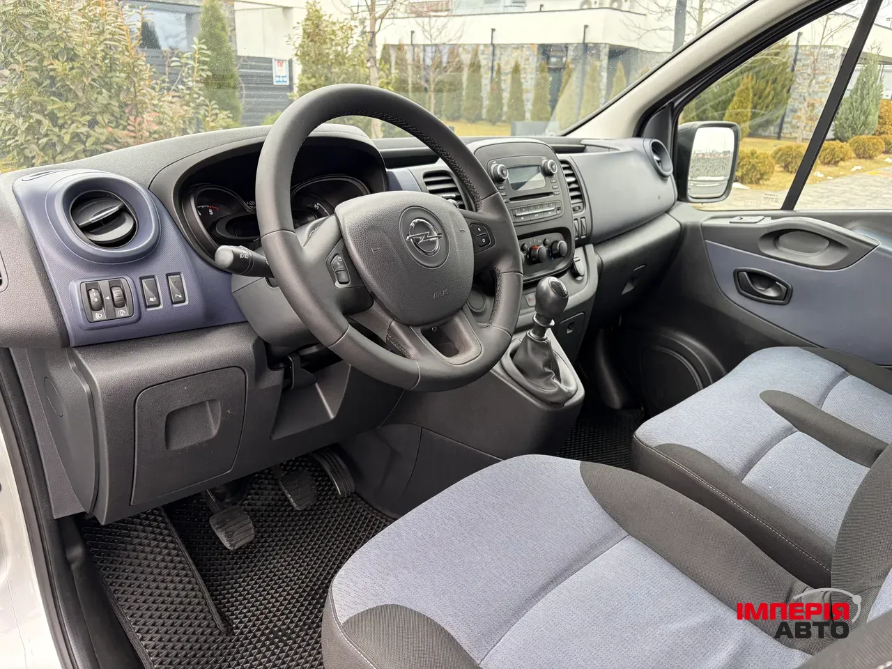 Opel Vivaro - фото 21