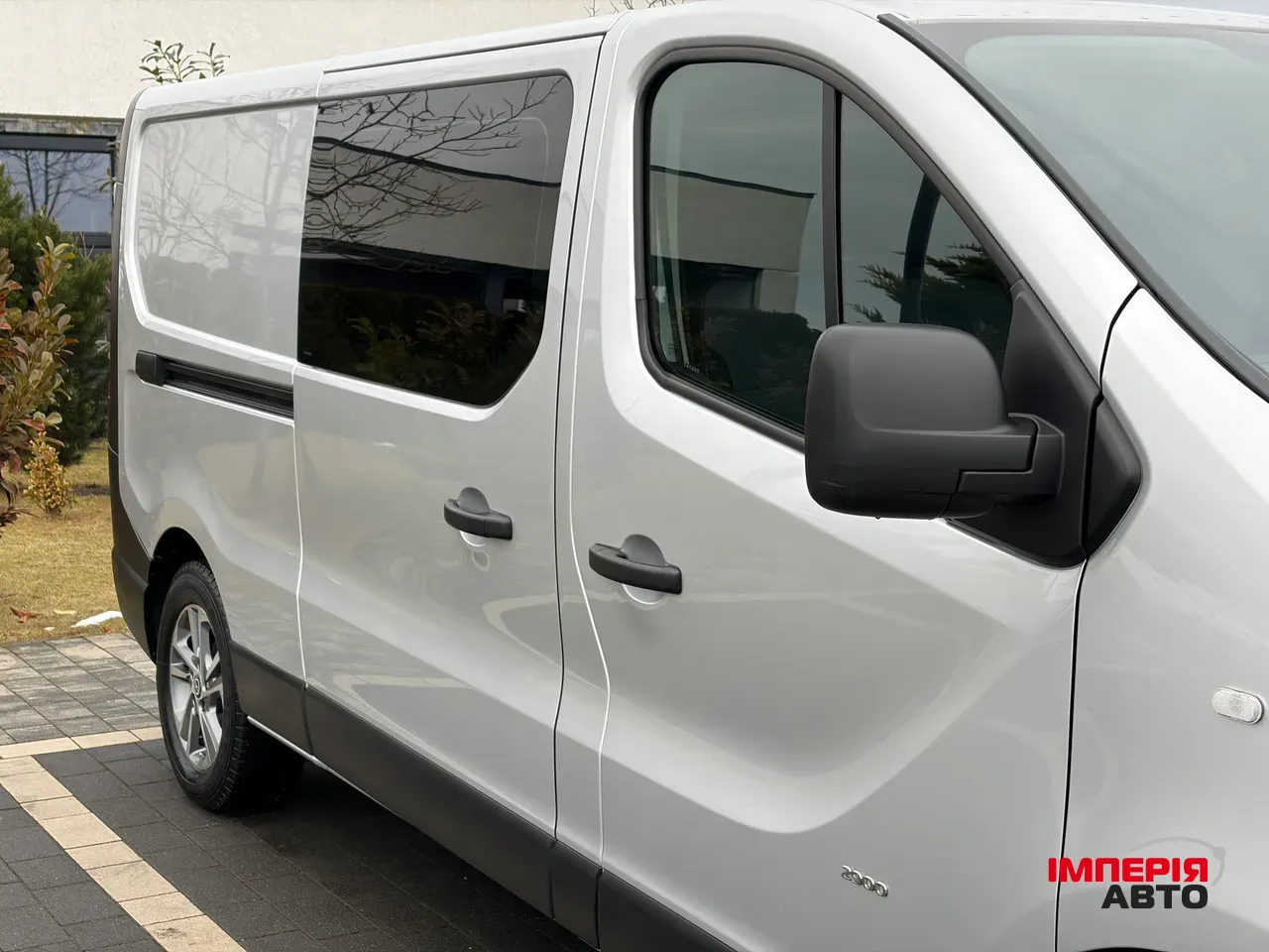 Opel Vivaro - фото 16