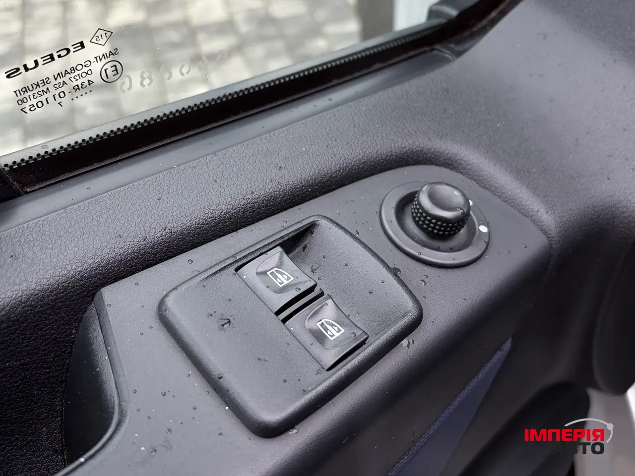 Opel Vivaro - фото 36