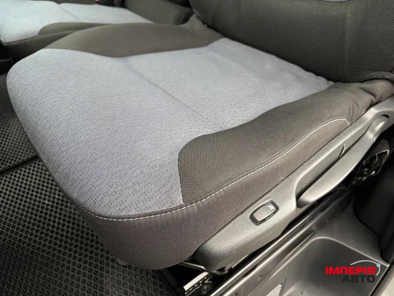 Opel Vivaro - фото 32