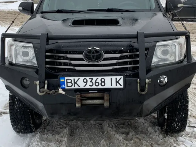 Toyota Hilux - фото 2