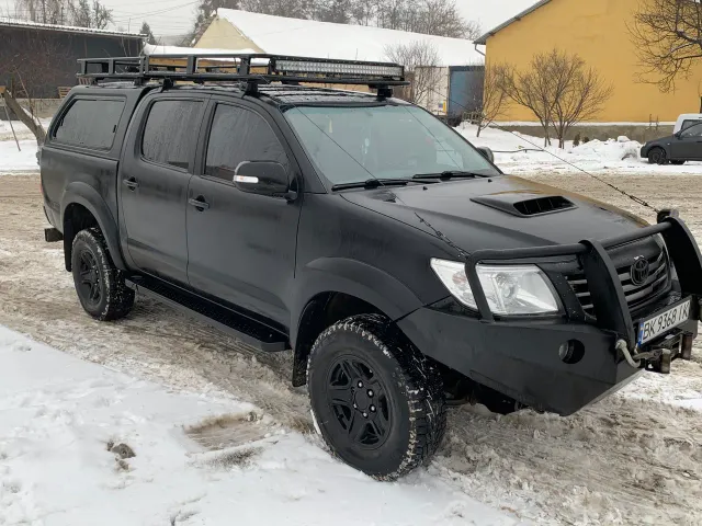 Toyota Hilux - фото 3