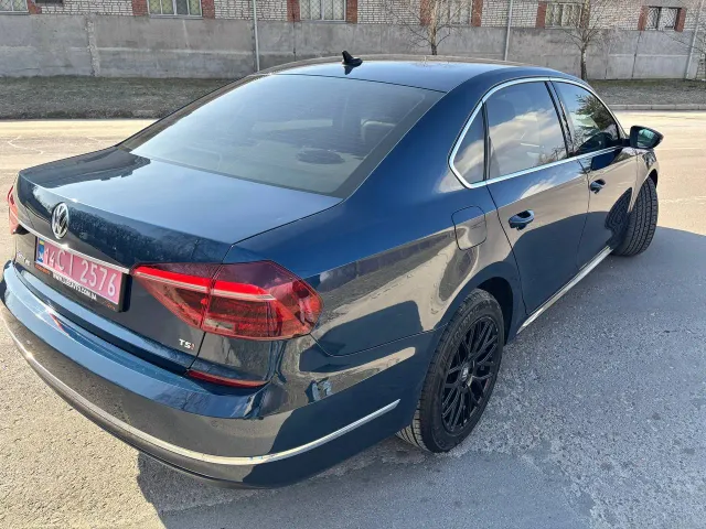 Volkswagen Passat - фото 3