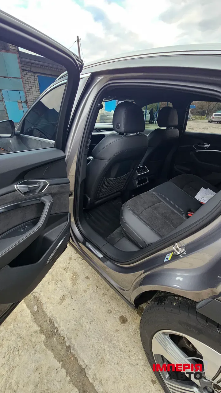 Audi e-tron Sportback - фото 15