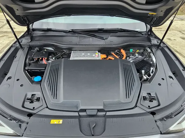 Audi e-tron Sportback - фото 5