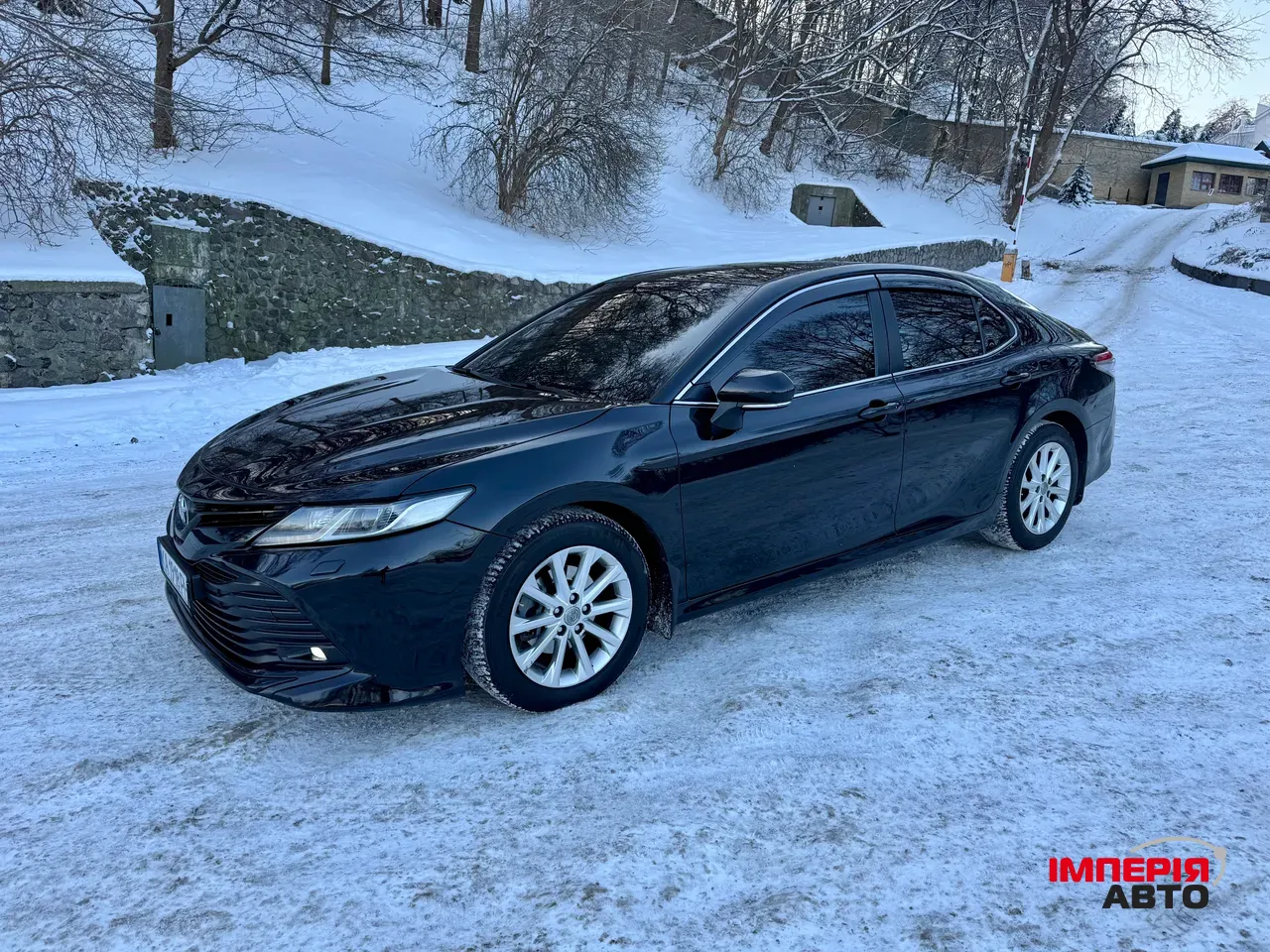 Toyota Camry - фото 2