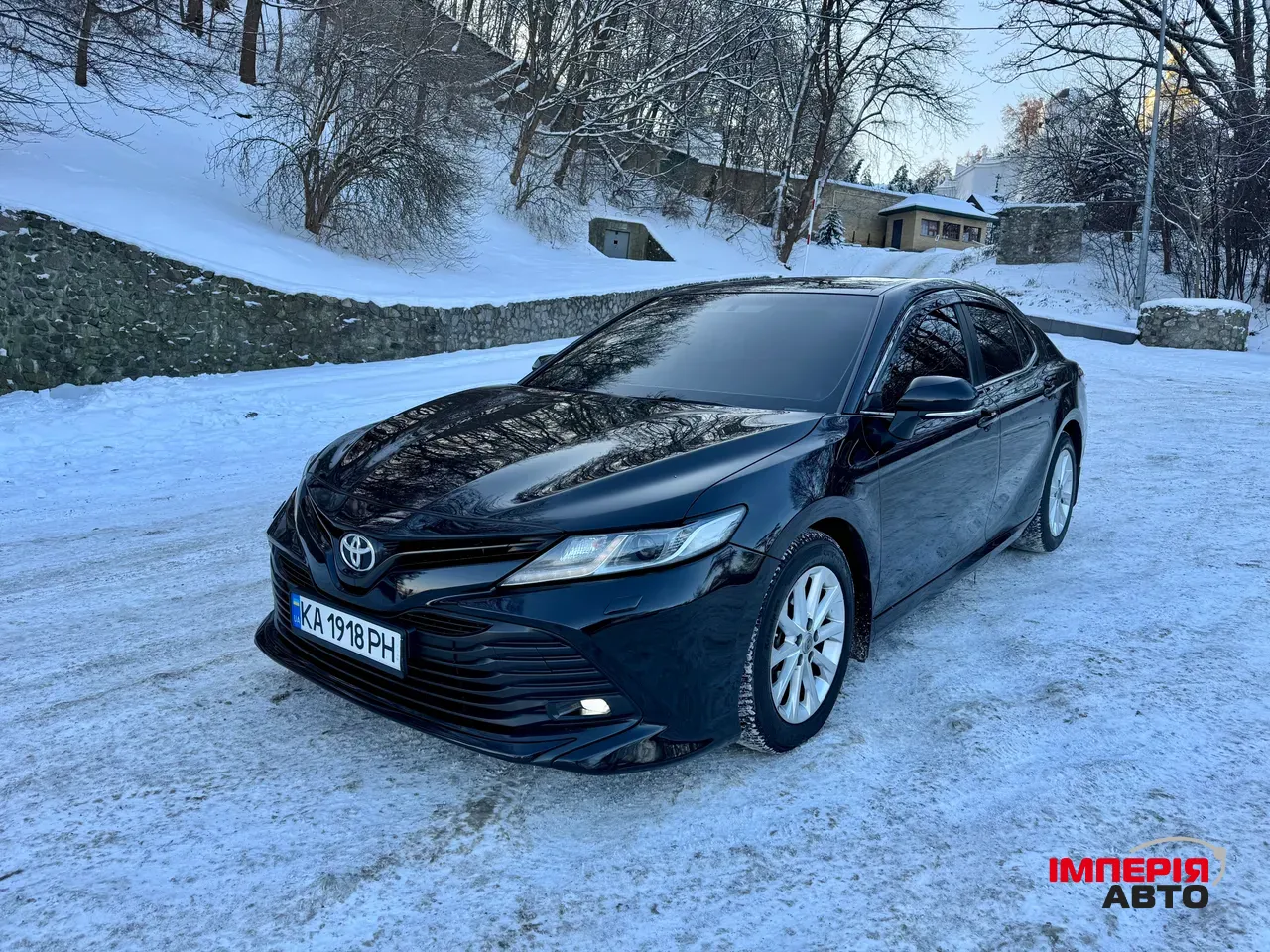 Toyota Camry - фото 1