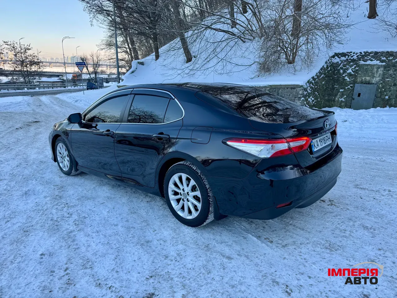 Toyota Camry - фото 4