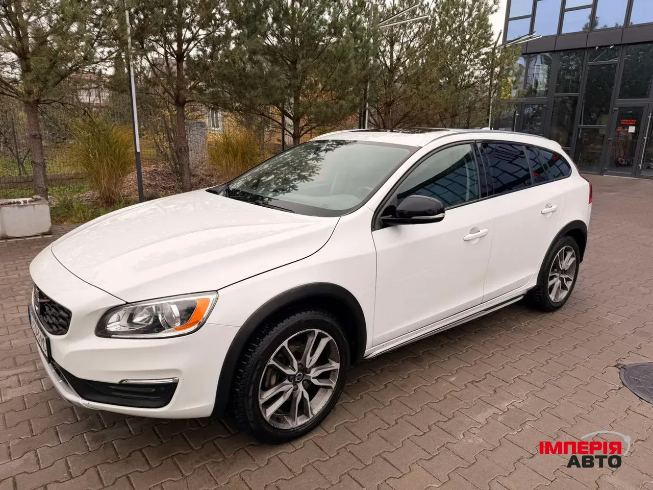 Volvo V60 Cross Country - фото 1