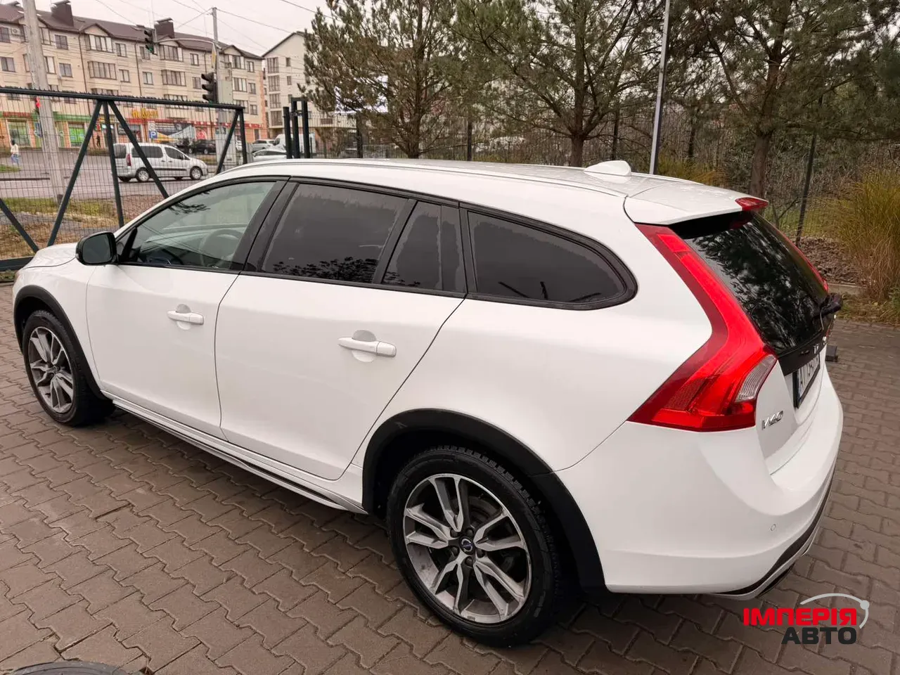 Volvo V60 Cross Country - фото 2
