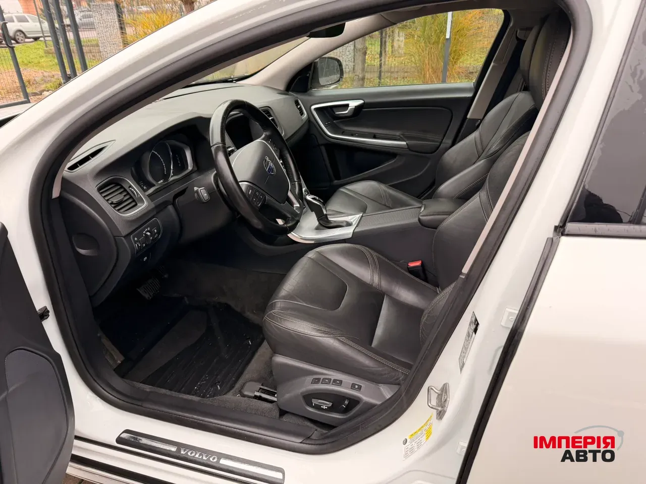 Volvo V60 Cross Country - фото 6