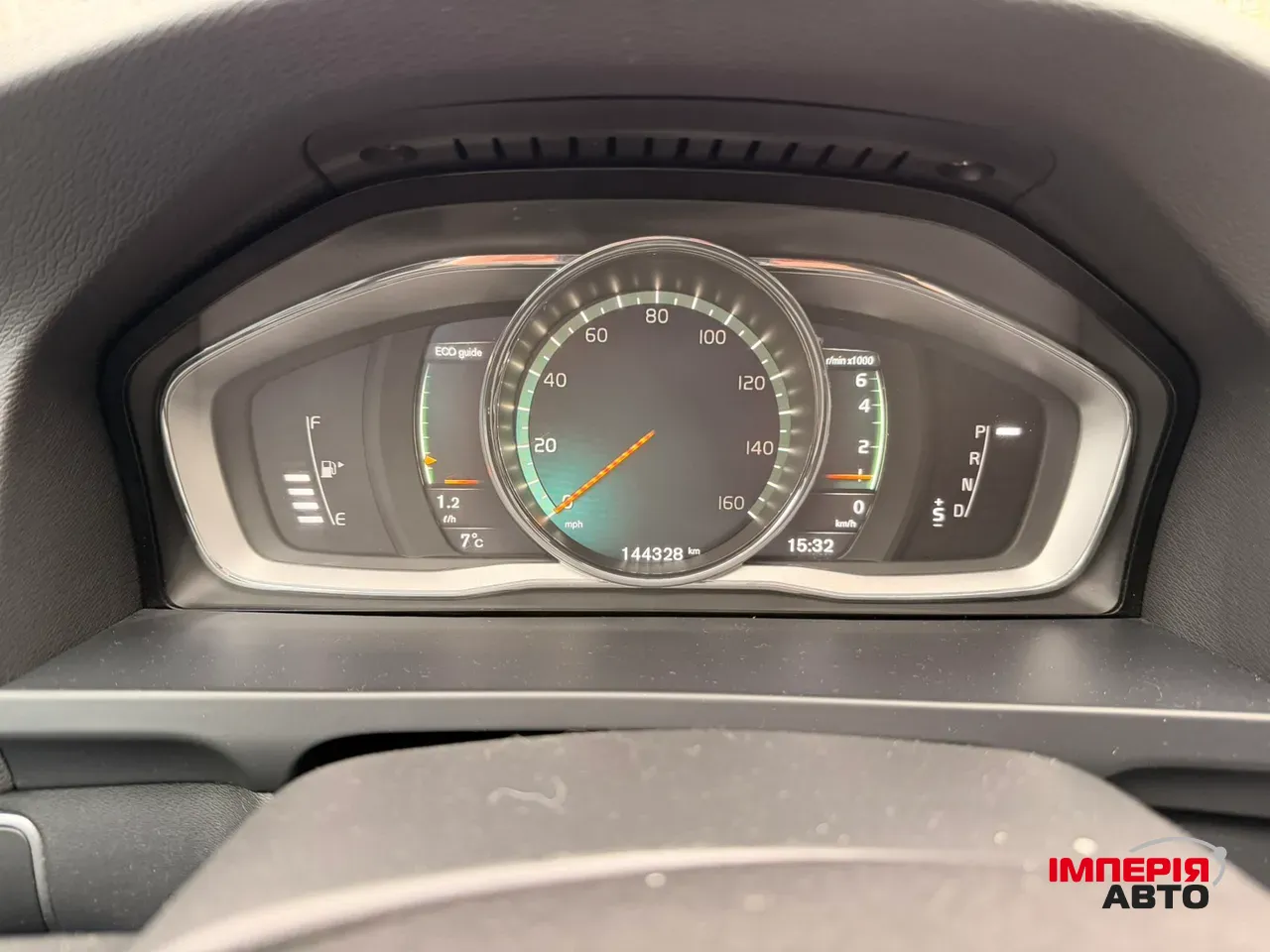 Volvo V60 Cross Country - фото 10