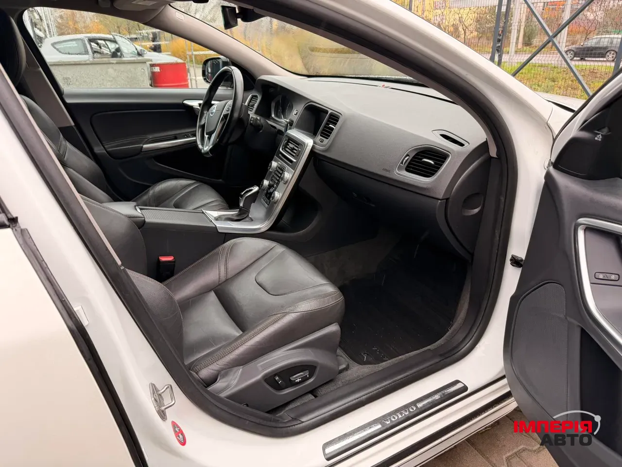 Volvo V60 Cross Country - фото 7